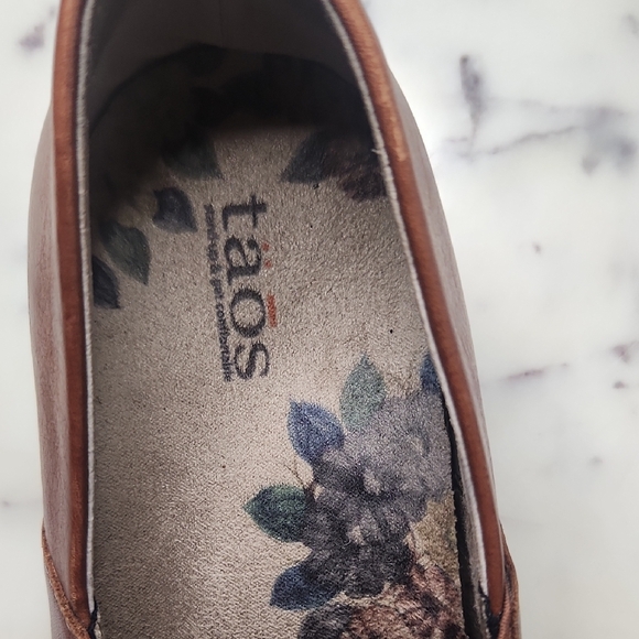 Taos | Women's Hazelnut Brown Slip On Leather Loafers Sz 8.5 - Picture 2 of 7